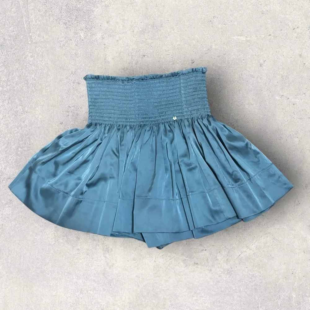 Natural life daisy satin smocked short